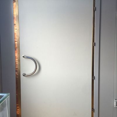 100dB Shielding Effectiveness RF Shielded Door with Wooden Frame and Custom Color Options for MRI Rooms