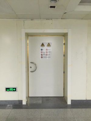 Persoonlijke afmeting RF afgeschermde MRI-kamerdeur met 100dB isolatie en 10-130MHz frequentiebereik met magnetische afdichting