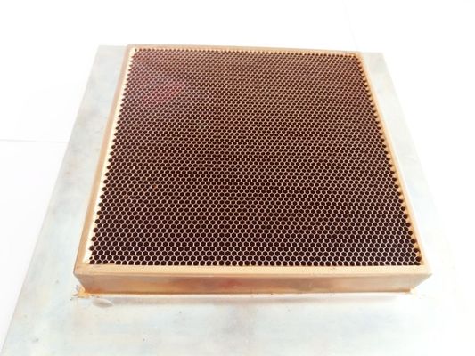 Magnetronabsorberend materiaal Honingraatgolfgeleider-luchtopeningen voor toepassingen voor afscherming van MRI-ruimtes en communicatieapparatuur