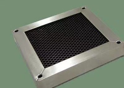 Flush fit cellulaire golfgeleider ventilatiepanelen breedte 300 mm 600 mm proefstukken beschikbaar perfect voor elektronische warmteverwijdering en luchtvernieuwing
