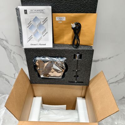 Ergonomische dosiskalibrator voor verminderde stralingsblootstelling in warme cellen