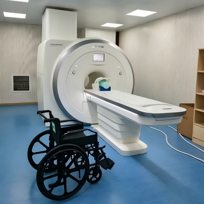 Pediatrische niet-magnetische MRI rolstoel met aluminium frame en vijfpunts harnas