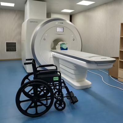 Opvouwbare niet-magnetische rolstoel voor alle terreinen met een draagvermogen van 120 kg, ideaal voor MRI-veilig transport